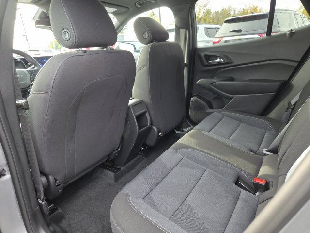 Used 2024 Chevrolet Trax RS w/ Sunroof Package FWD image 12