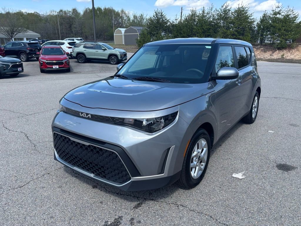 Used 2024 Kia Soul LX w/ Option Group 015 FWD image 4