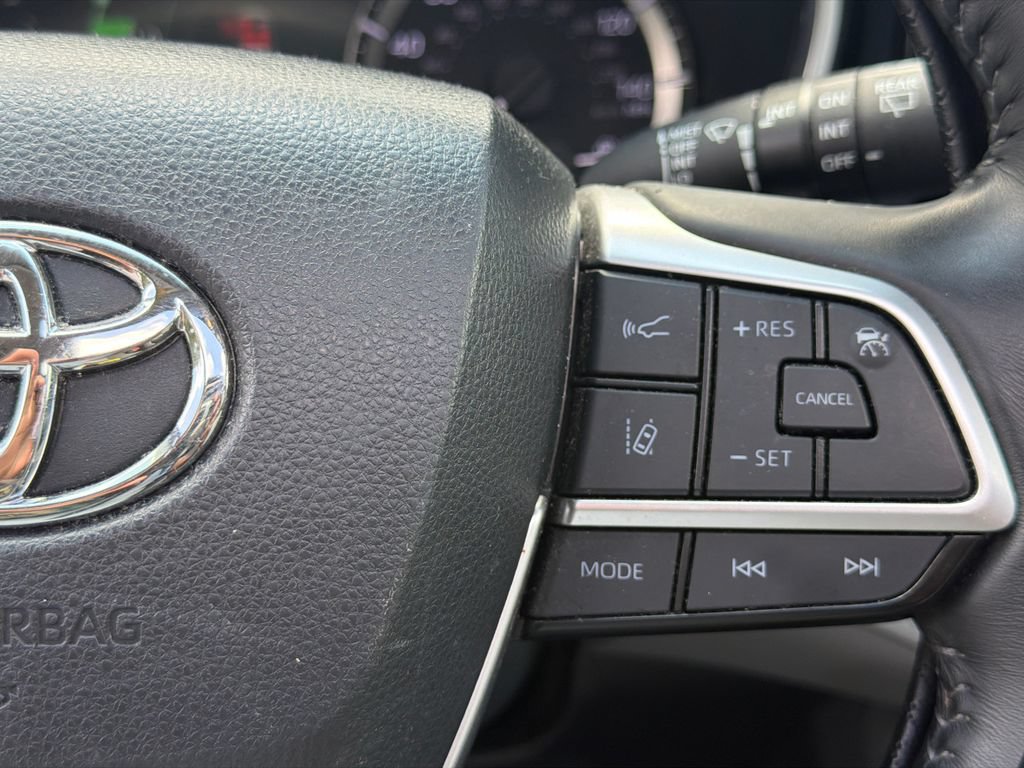 Used 2023 Toyota Highlander XLE FWD image 26