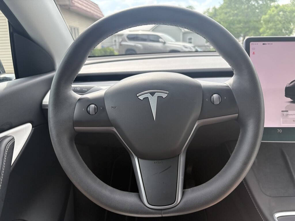 Used 2022 Tesla Model Y Long Range AWD/4WD image 23