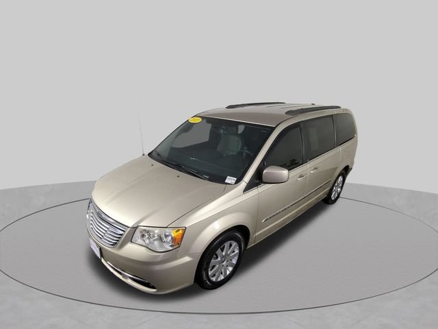 Used 2013 Chrysler Town & Country Touring FWD image 40
