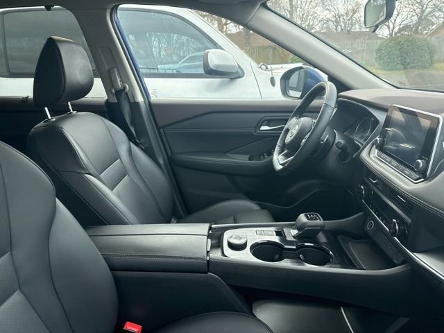 Used 2023 Nissan Rogue SV w/ SV Premium B Package image 16