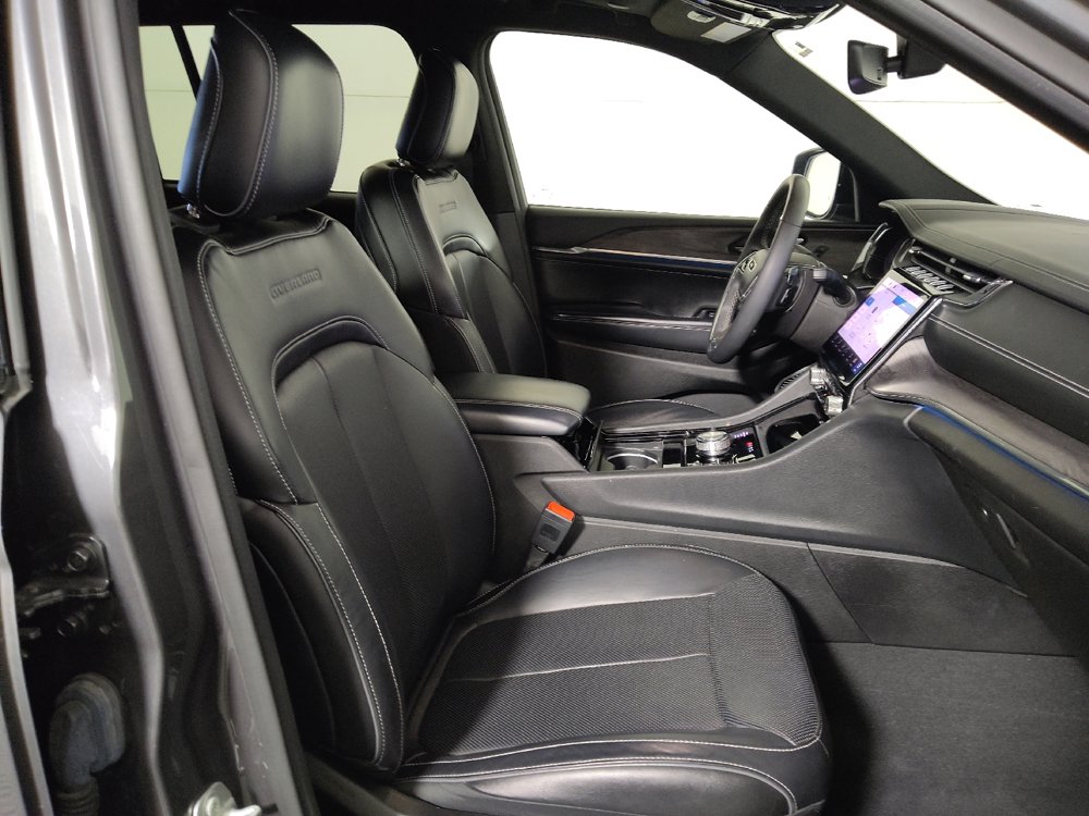 Used 2022 Jeep Grand Cherokee Overland AWD/4WD image 21