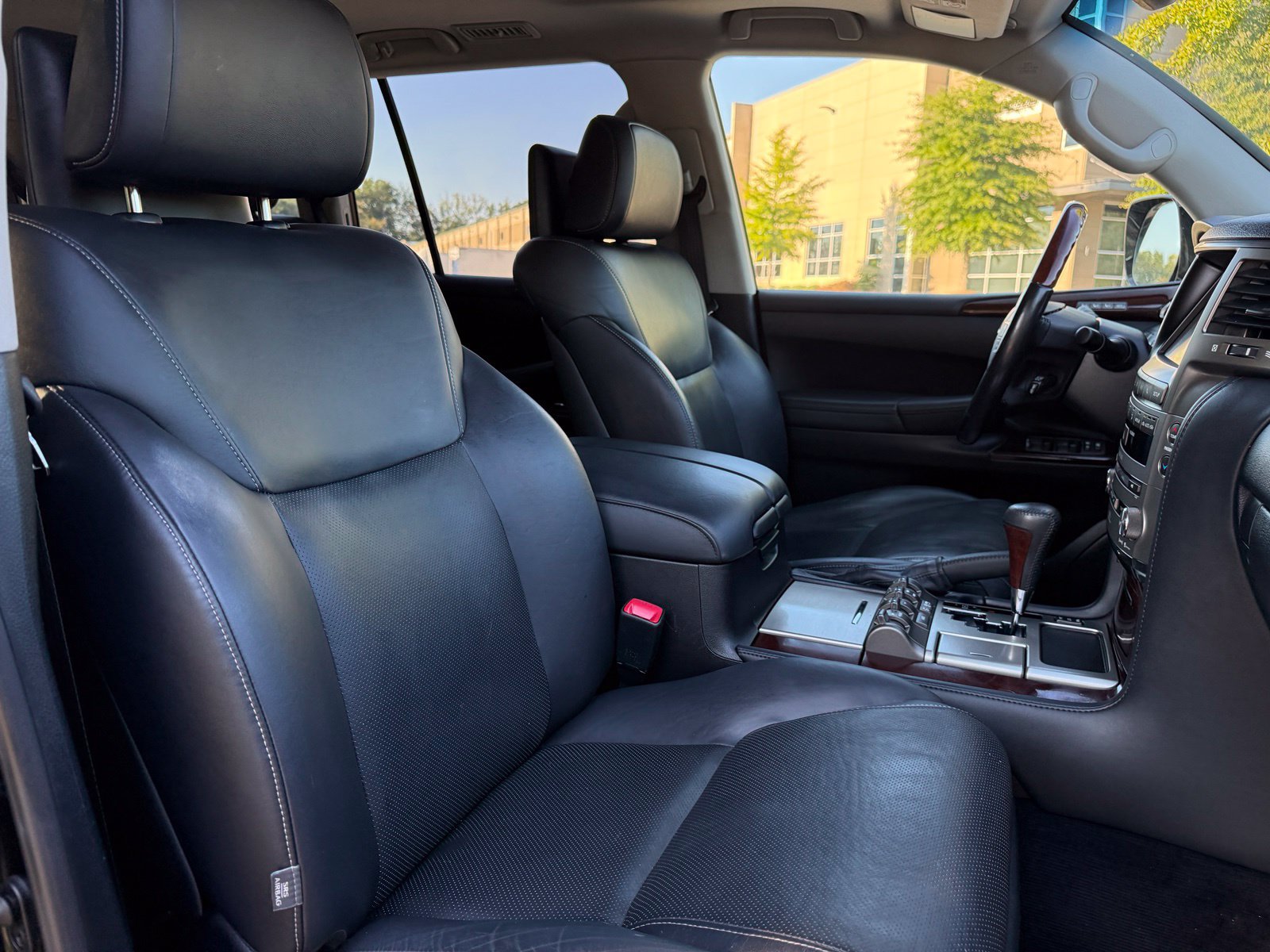 Used 2015 Lexus LX 570 4WD image 38