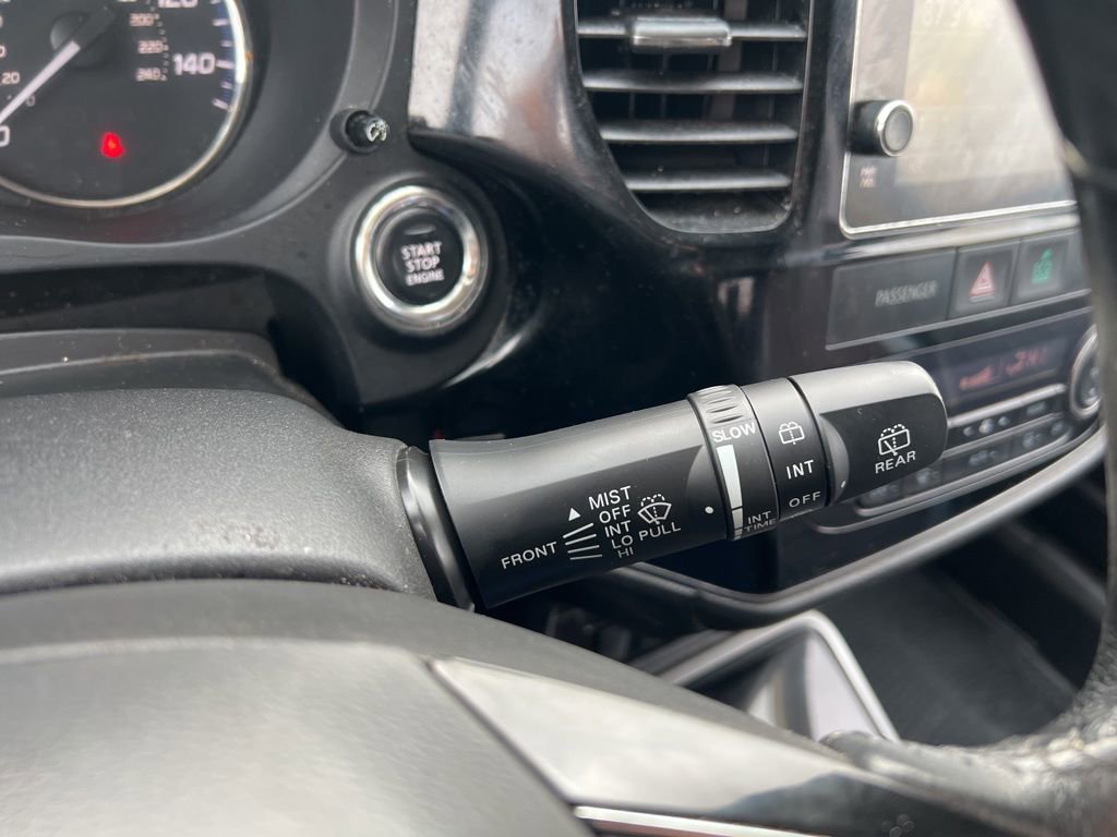 Used 2017 Mitsubishi Outlander SE image 11