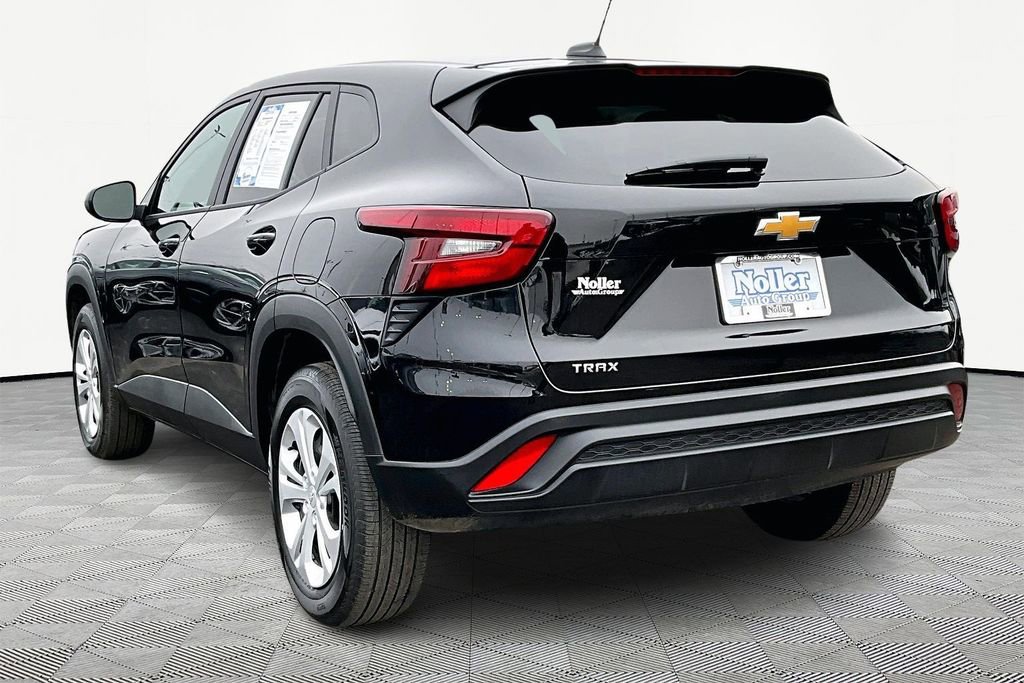 Used 2025 Chevrolet Trax LS image 13