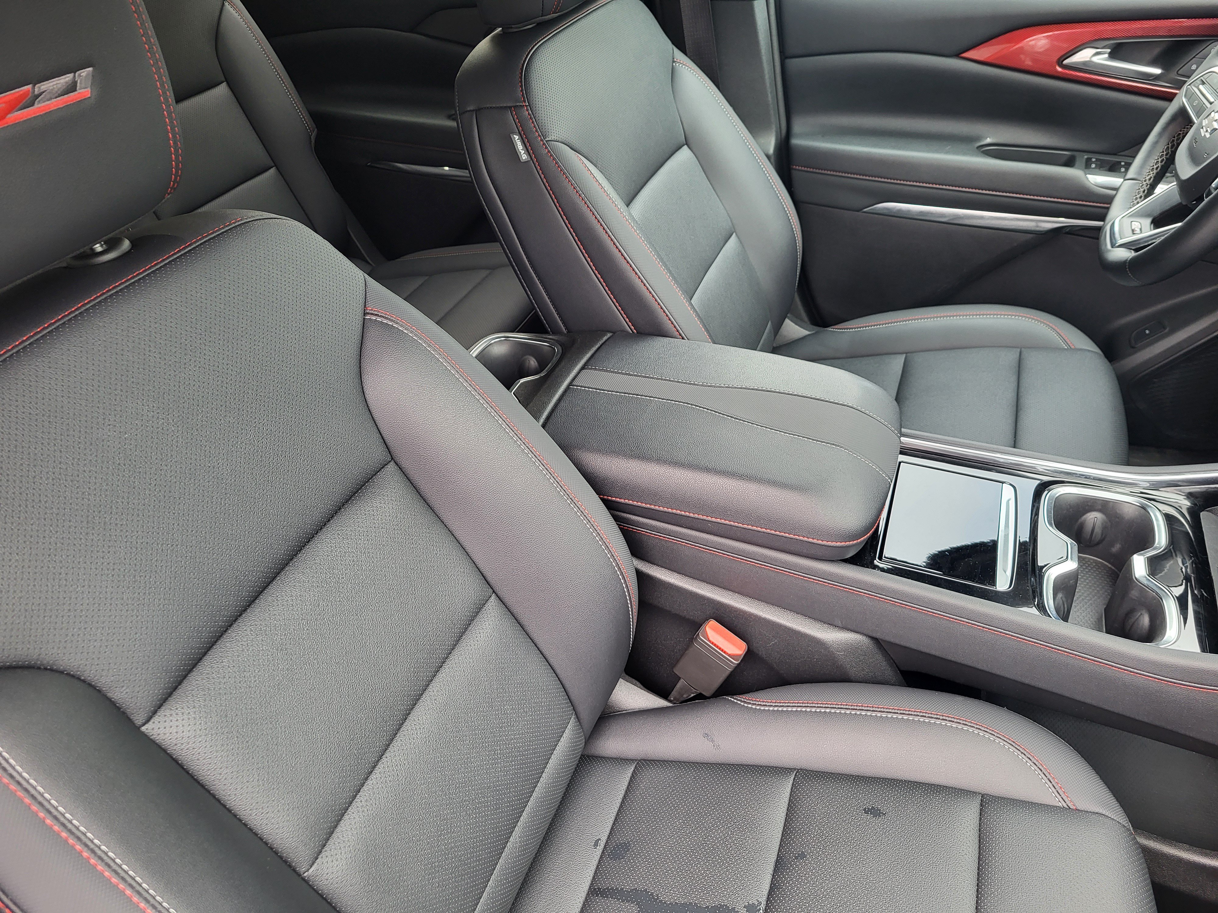 Used 2025 Chevrolet Traverse Z71 AWD/4WD image 13