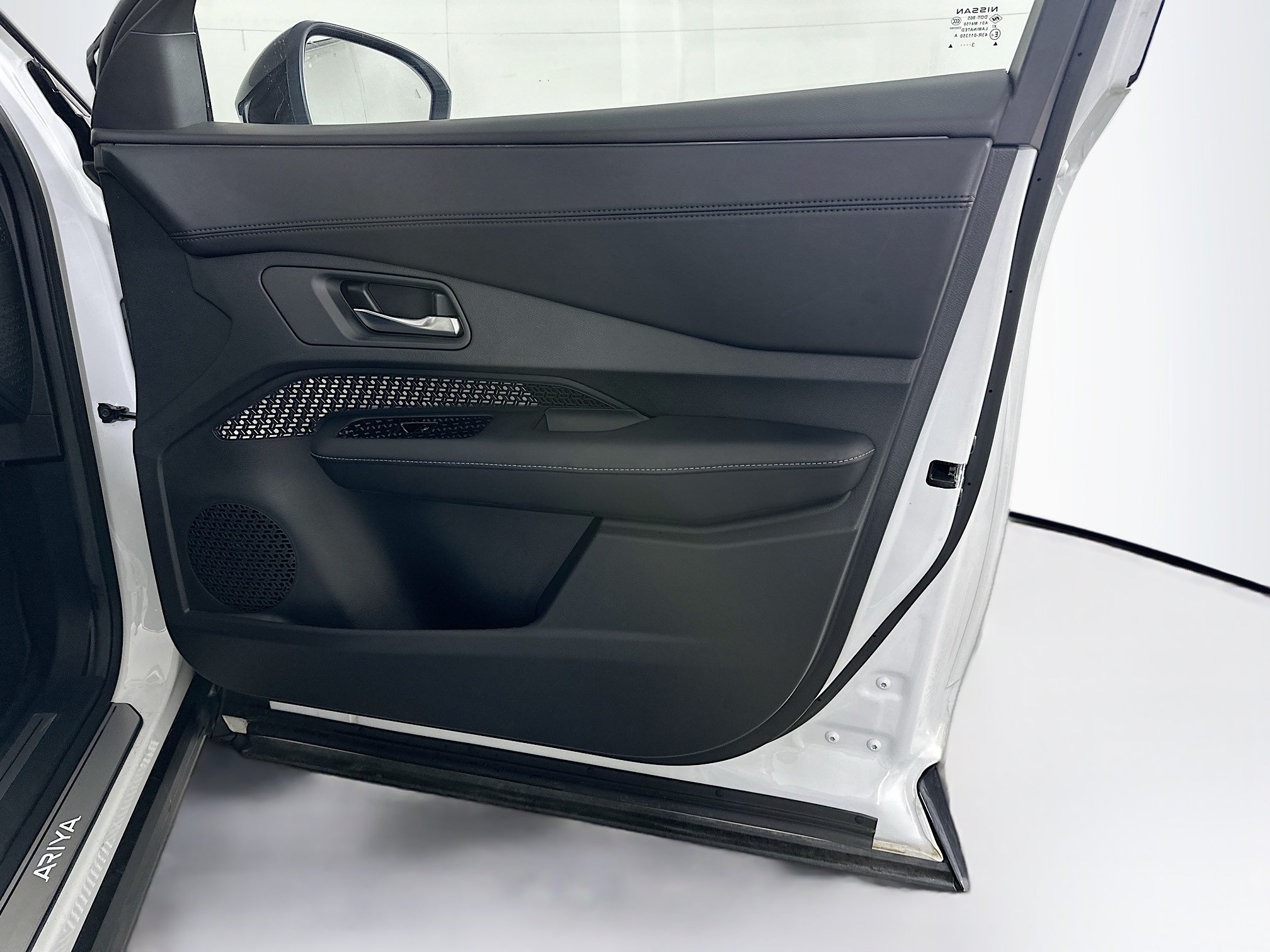 Used 2024 Nissan Ariya AWD image 31