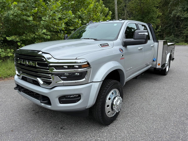New 2026 RAM 4500 4x4 Crew Cab DRW image 2