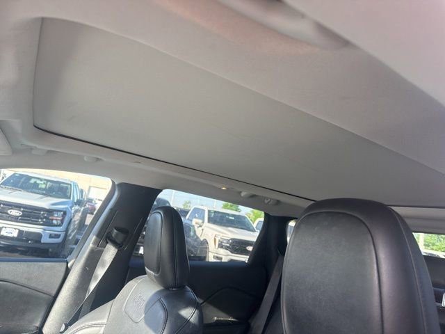 Used 2019 Jeep Cherokee Limited AWD/4WD image 21