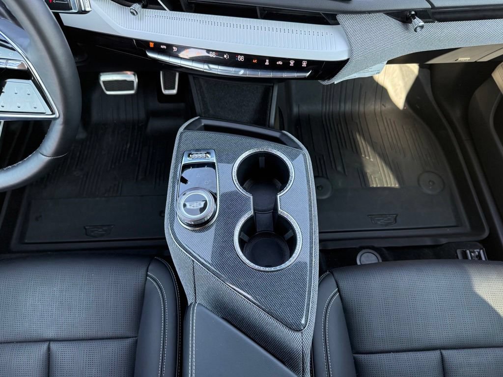 Certified 2025 Cadillac Optiq Sport 2 w/ LPO, Floor Liner Package AWD/4WD image 26