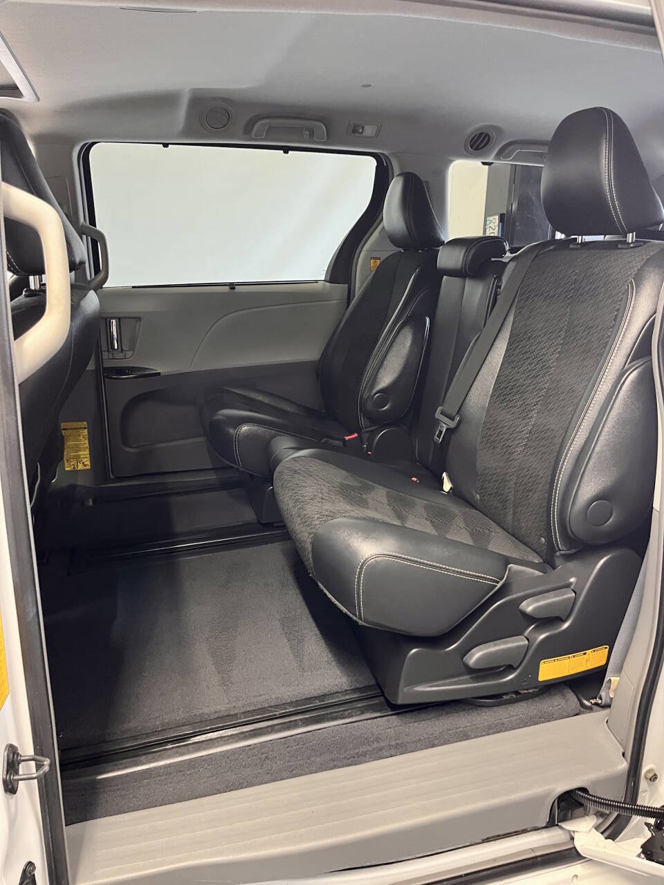 Used 2012 Toyota Sienna SE FWD image 16
