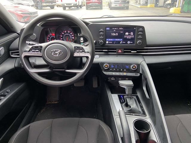 Used 2023 Hyundai Elantra SEL w/ Cargo Package image 9