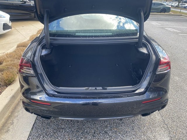 Used 2022 Maserati Quattroporte Trofeo image 9