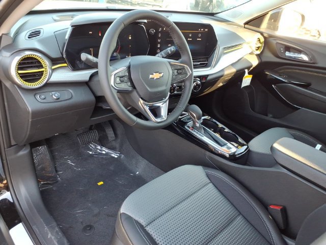 New 2026 Chevrolet Trax LT w/ Sunroof Package FWD image 5