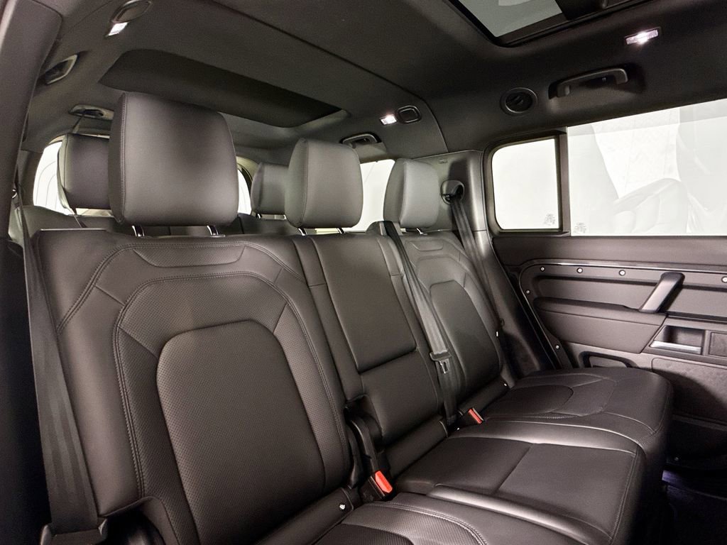 Used 2025 Land Rover Defender 130 S image 15