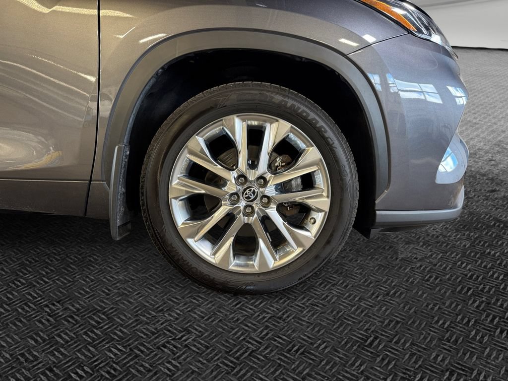 Used 2023 Toyota Highlander Limited AWD/4WD image 11
