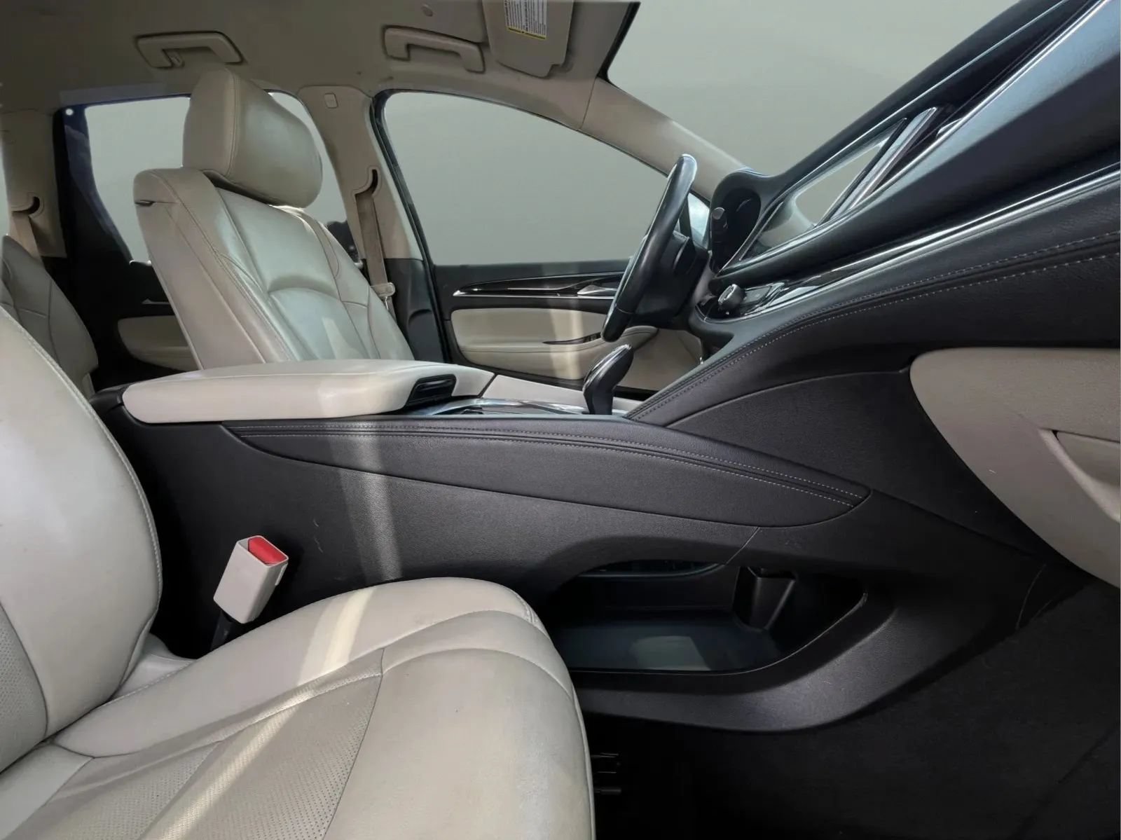 Used 2019 Buick Enclave Essence FWD image 16