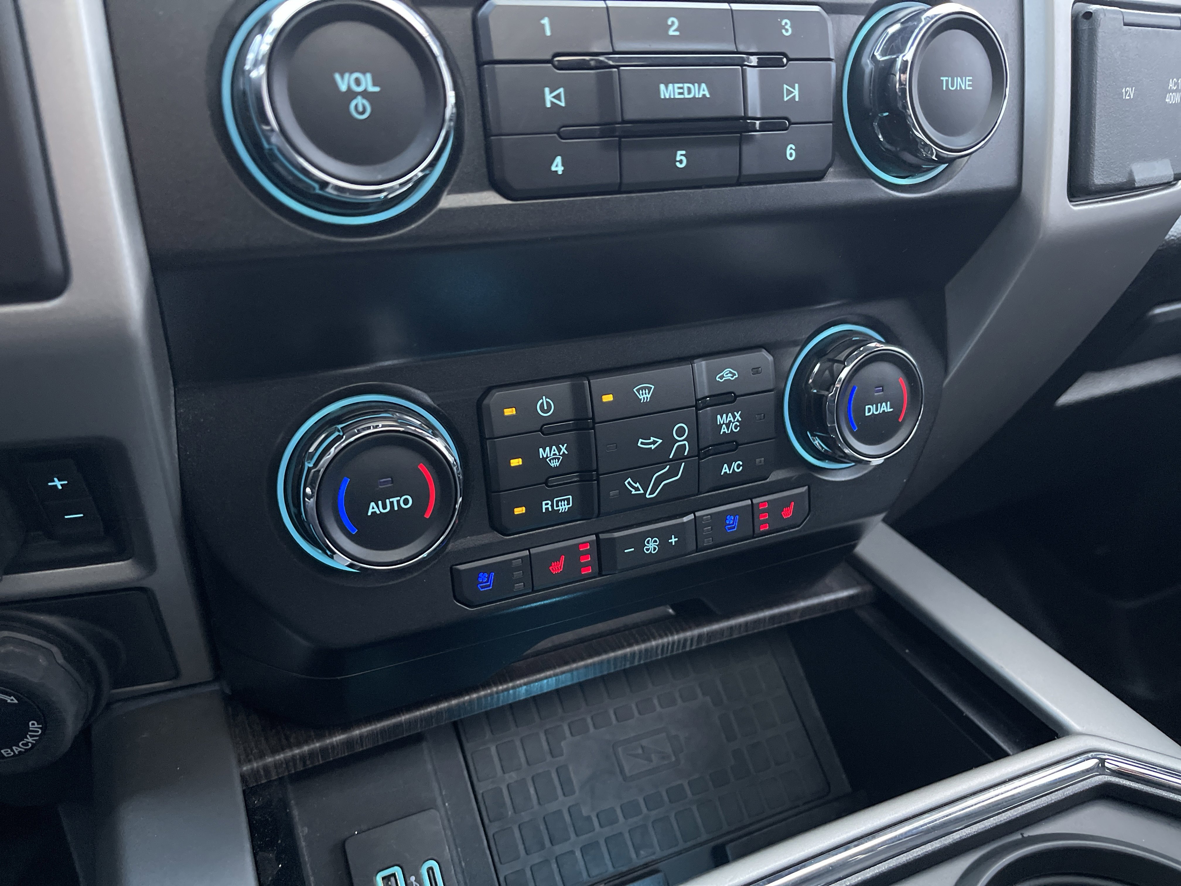 Used 2020 Ford F350 Lariat w/ Tremor Off-Road Package image 21