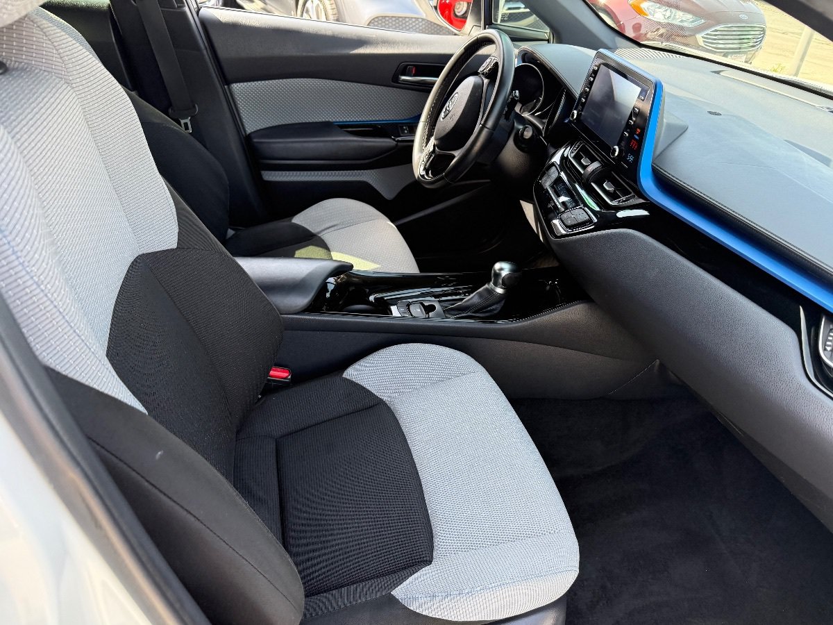 Used 2019 Toyota C-HR XLE FWD image 16