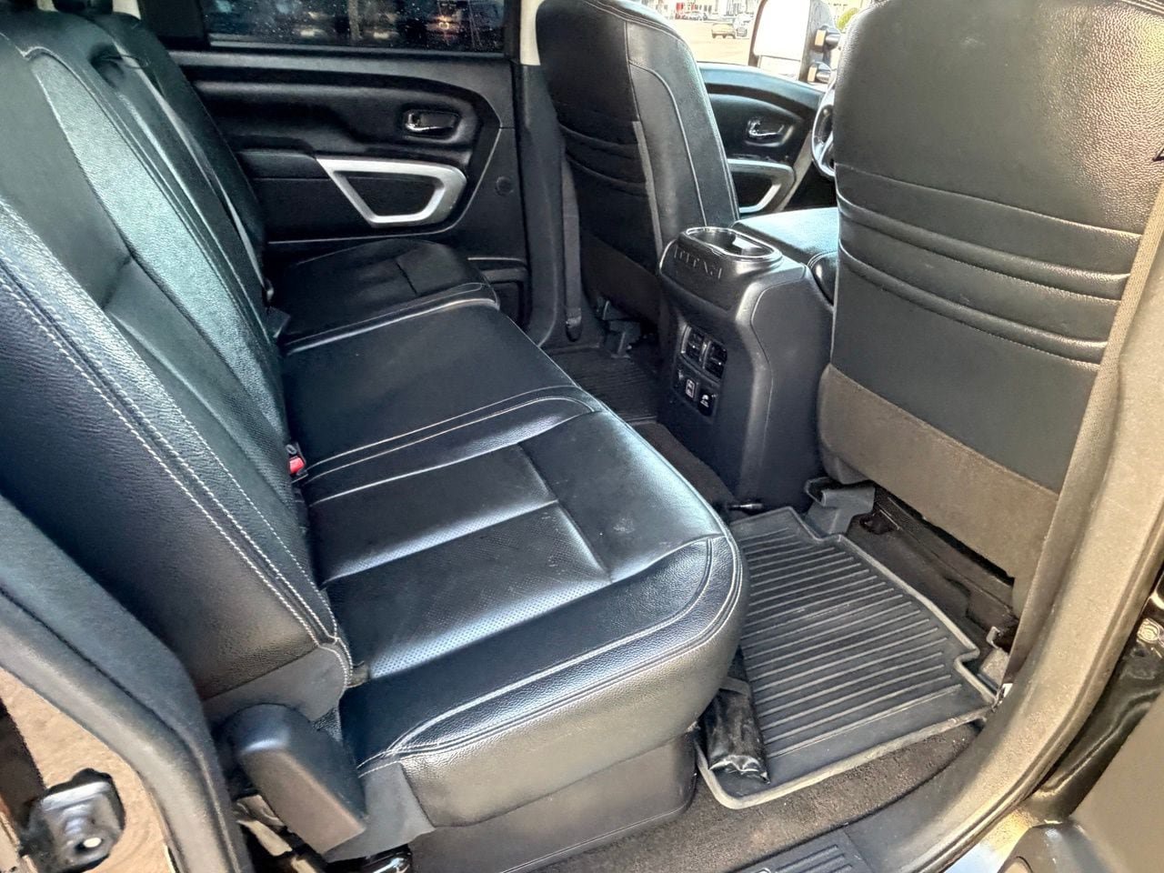 Used 2020 Nissan Titan SL w/ Moonroof Package RWD image 38