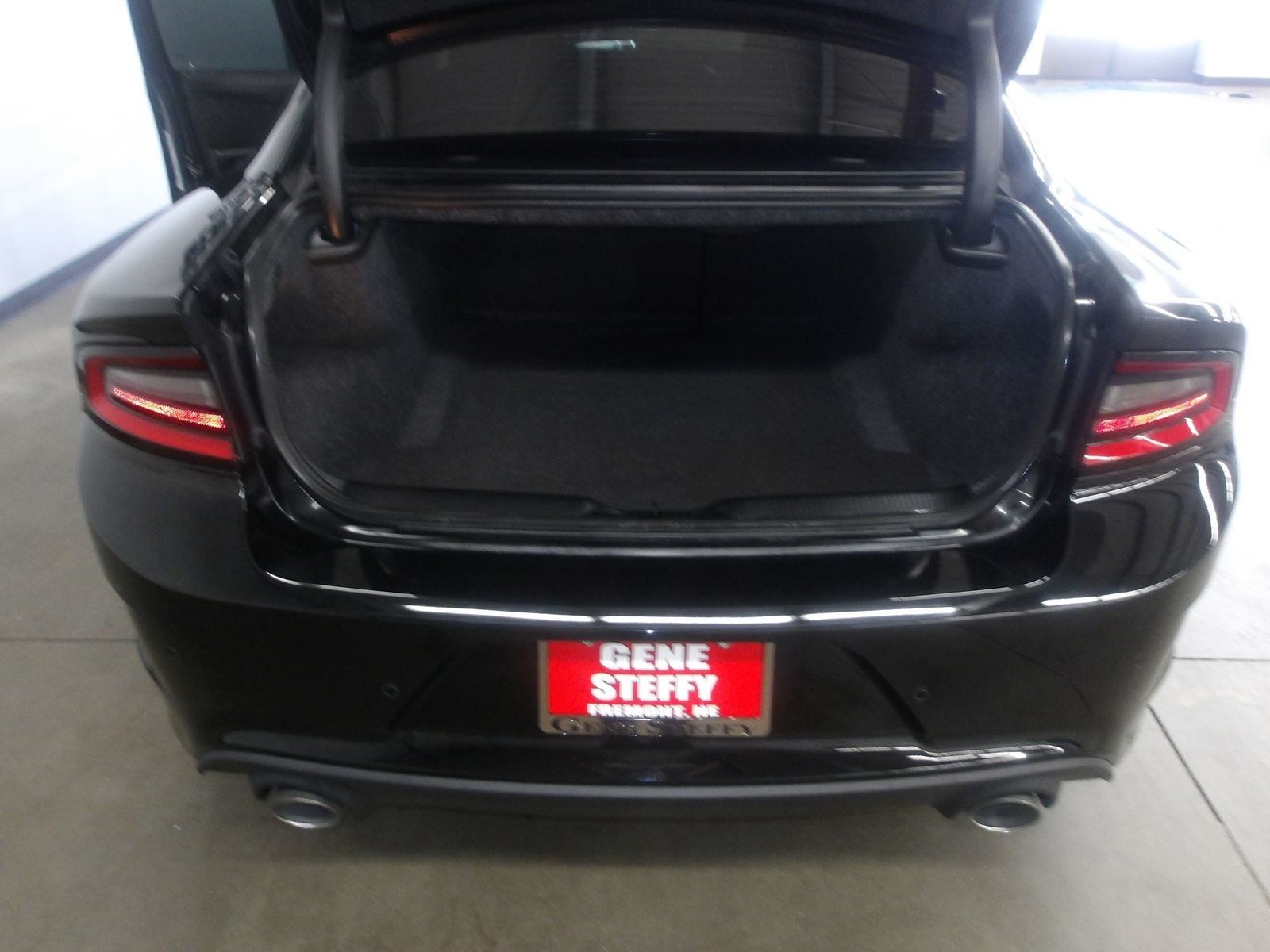 Used 2023 Dodge Charger R/T w/ Blacktop Package RWD image 11