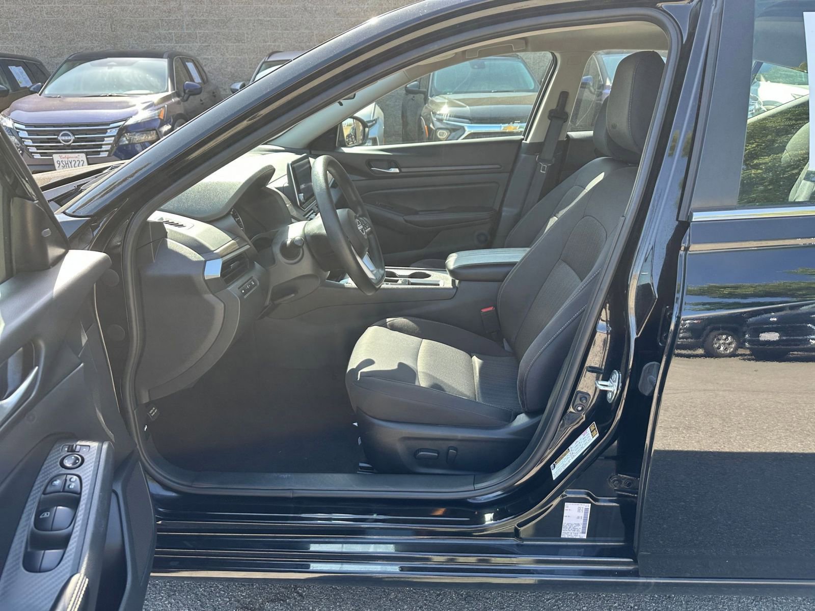 Used 2025 Nissan Altima 2.5 SV FWD image 27