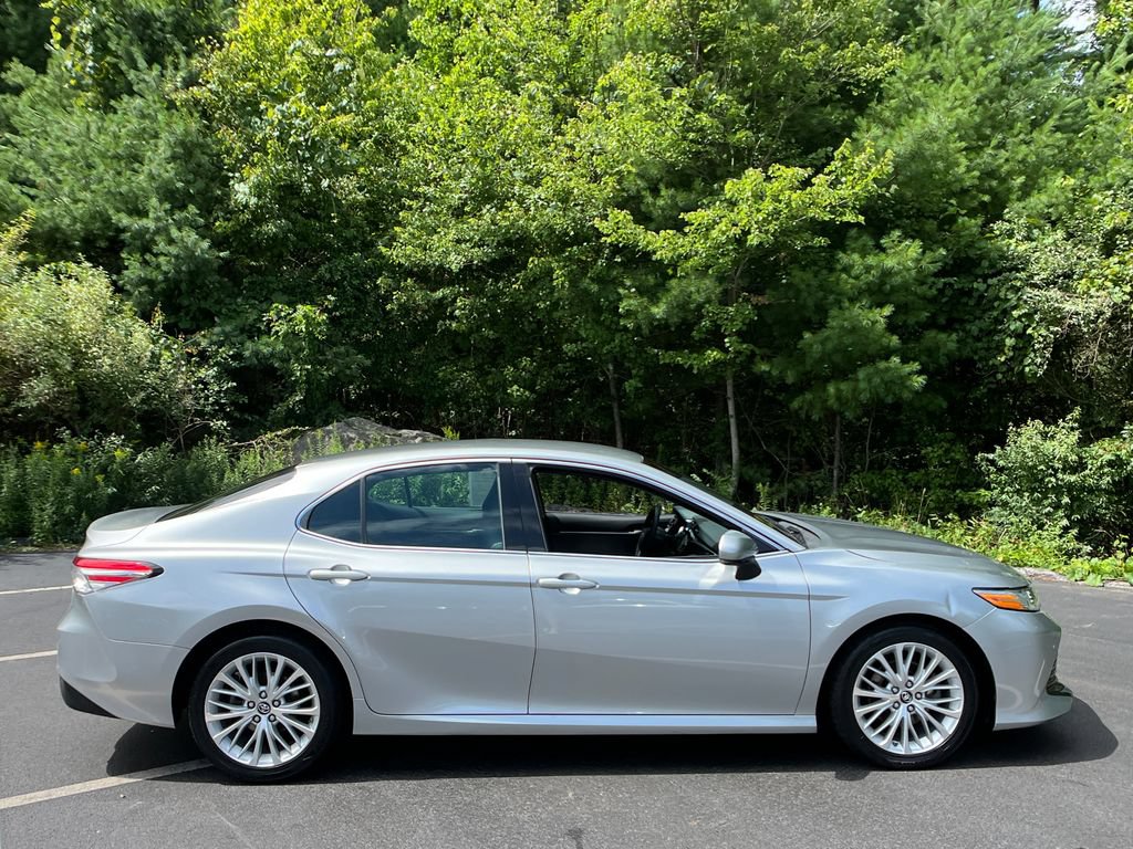 Used 2018 Toyota Camry XLE FWD image 6
