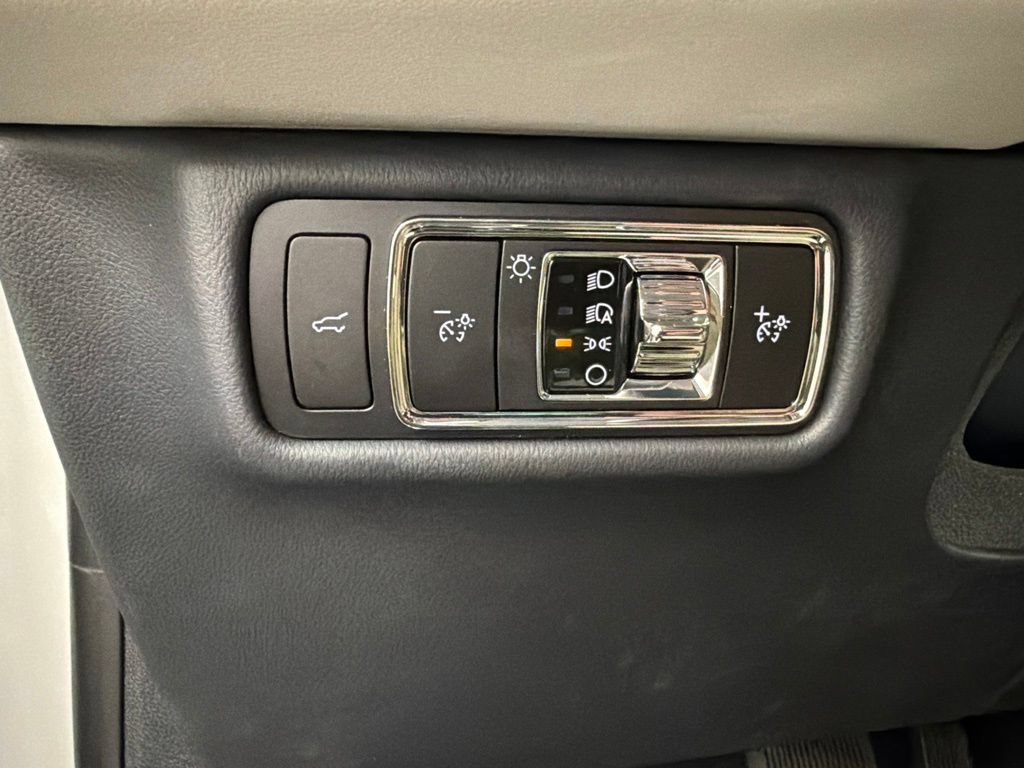 Used 2026 Lincoln Aviator AWD image 23