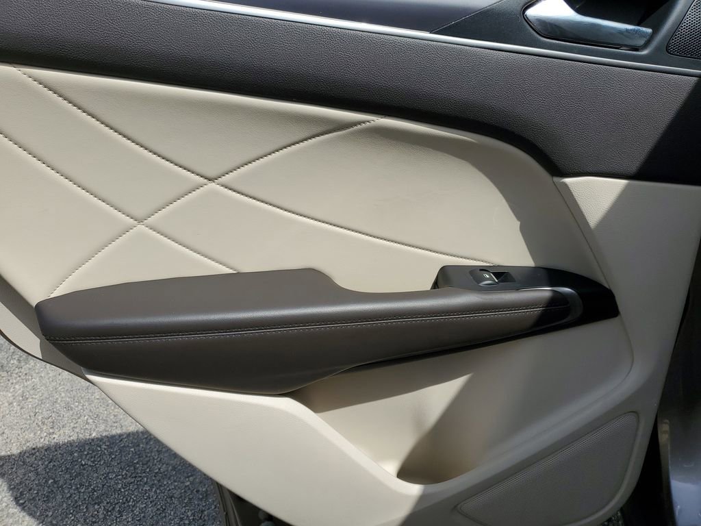 Used 2019 Lincoln MKC Premiere image 17