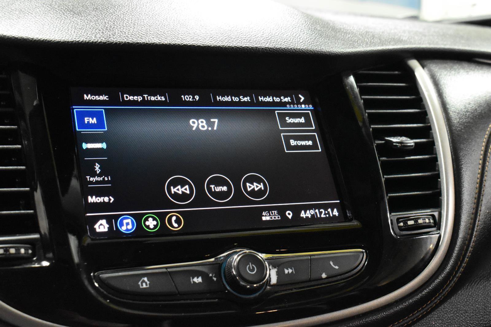 Used 2020 Chevrolet Trax LT w/ Sun & Sound Package image 15