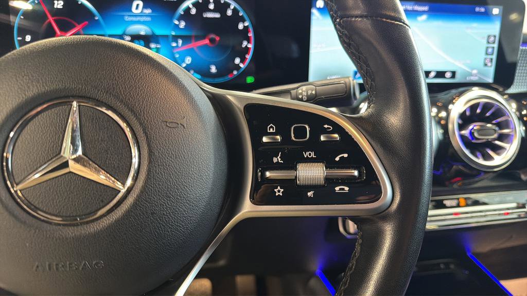 Used 2022 Mercedes-Benz GLB 250 4MATIC image 27