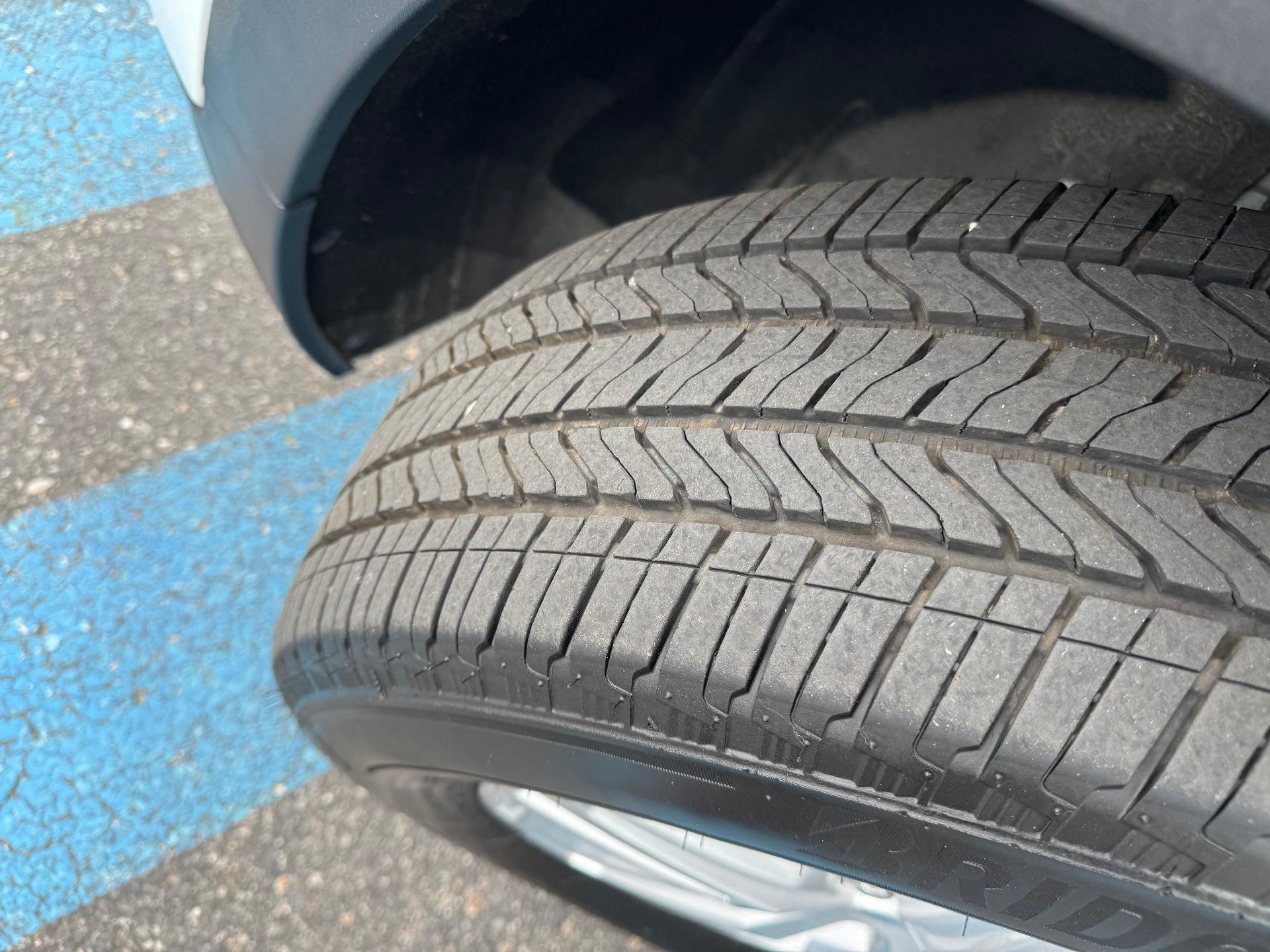 Used 2024 GMC Terrain SLE image 36