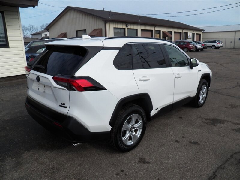 Used 2019 Toyota RAV4 LE w/ Carpet Mat Package AWD/4WD image 3