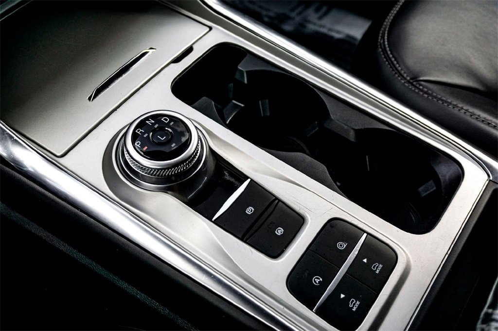 Used 2024 Ford Explorer XLT w/ Equipment Group 202A image 25