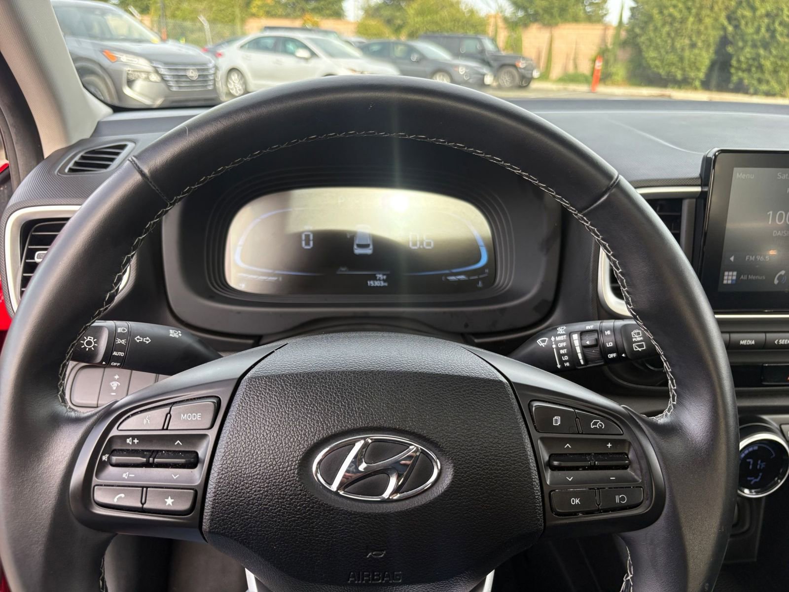 Used 2025 Hyundai Venue SEL image 27