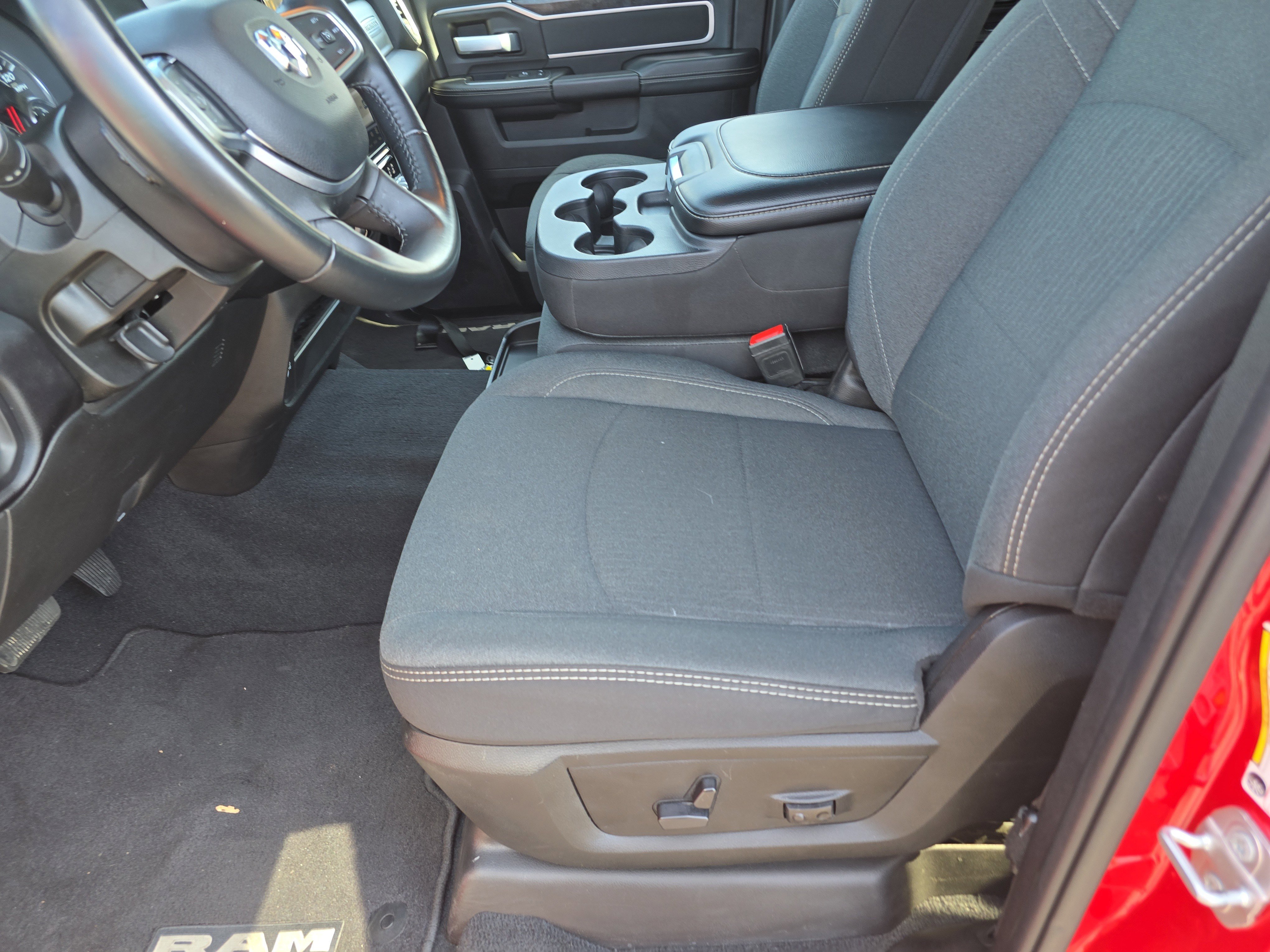 Used 2024 RAM 2500 Big Horn w/ Sport Appearance Package image 22