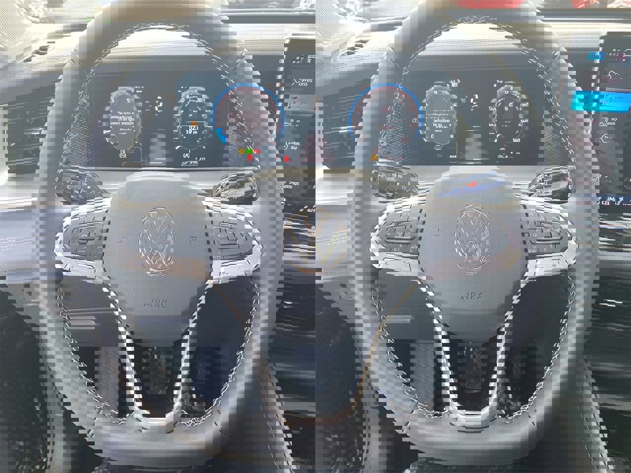 New 2025 Volkswagen Tiguan SE image 19