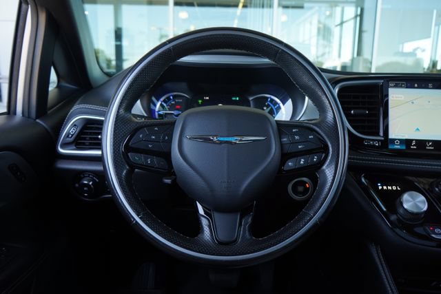 Used 2021 Chrysler Pacifica Limited w/ Uconnect Theater Family Group FWD image 17