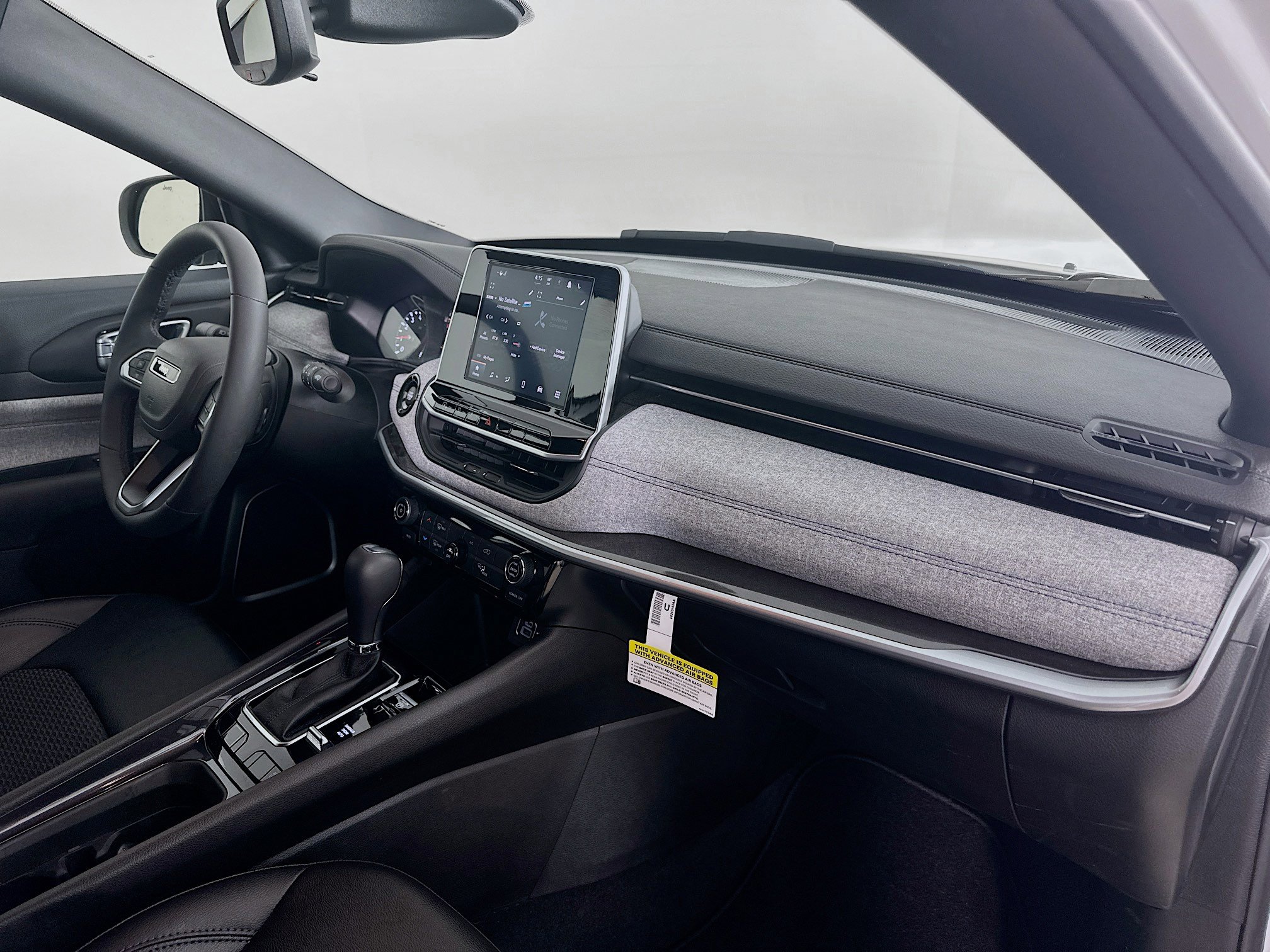 Certified 2025 Jeep Compass Latitude image 35