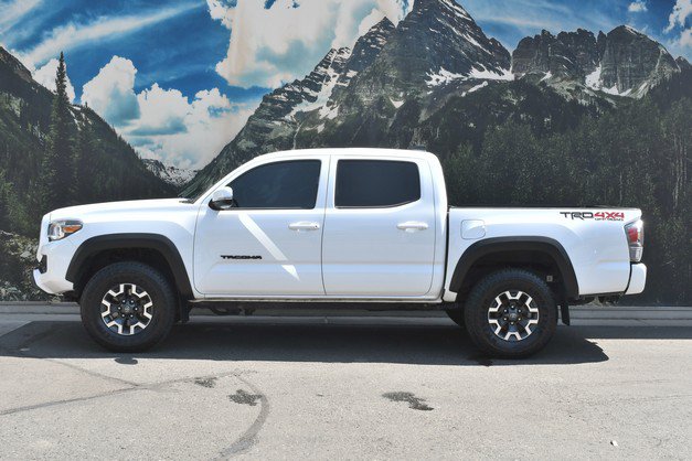 Certified 2022 Toyota Tacoma TRD Off-Road w/ Technology Package AWD/4WD image 7