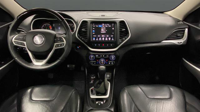 Used 2017 Jeep Cherokee Overland w/ Technology Group AWD/4WD image 11
