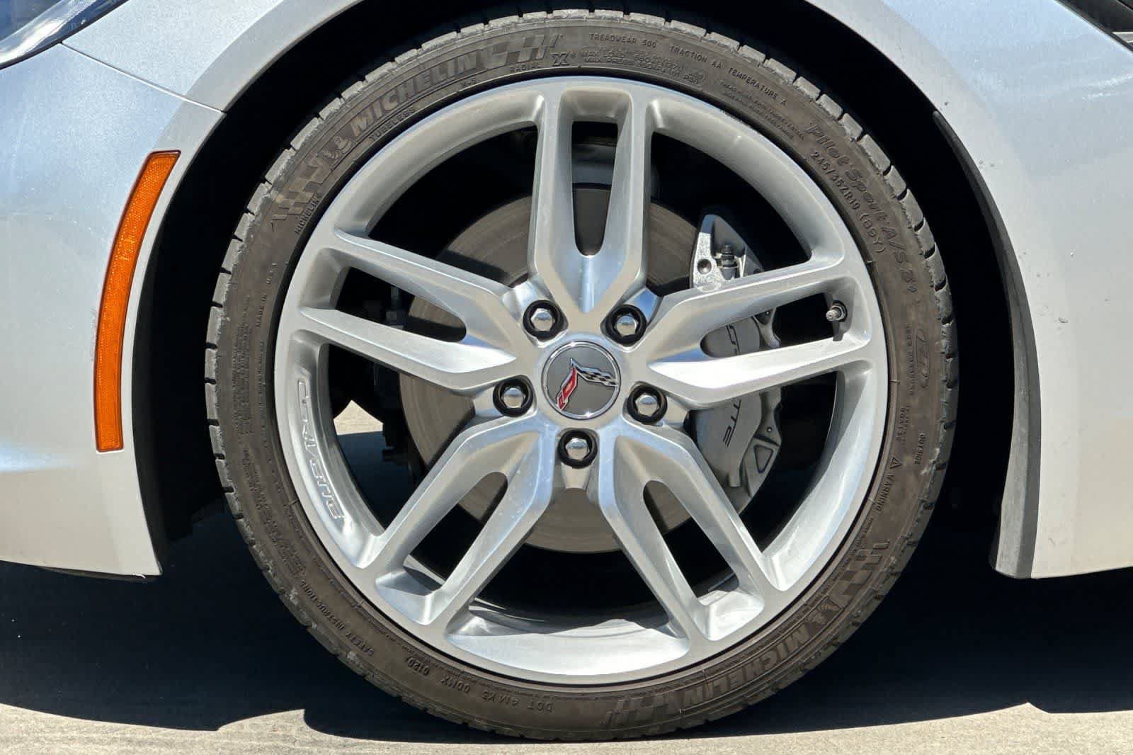 Used 2018 Chevrolet Corvette Stingray Coupe w/ 1LT RWD image 10