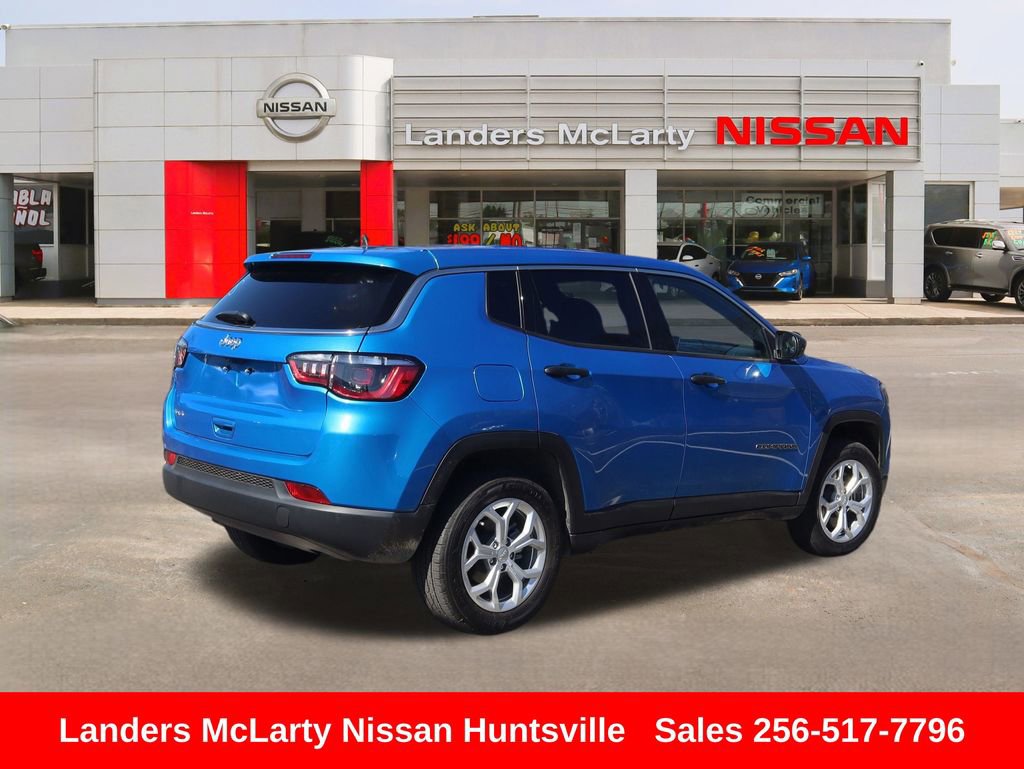 Used 2024 Jeep Compass Sport image 3