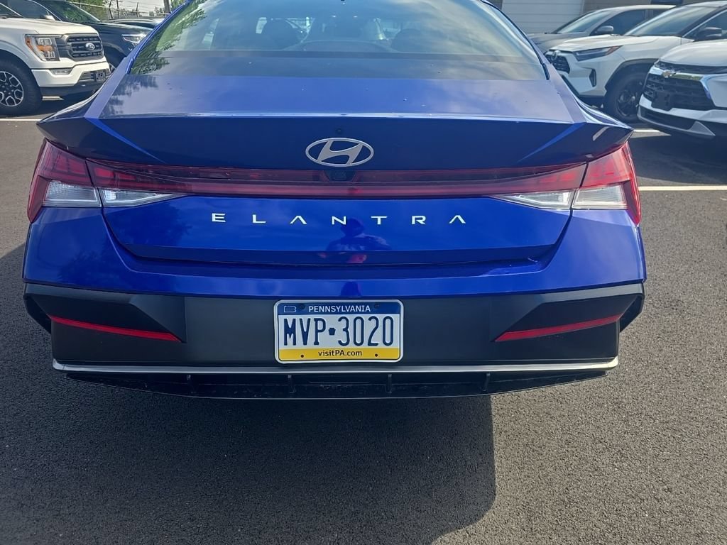 Used 2025 Hyundai Elantra SEL FWD image 5