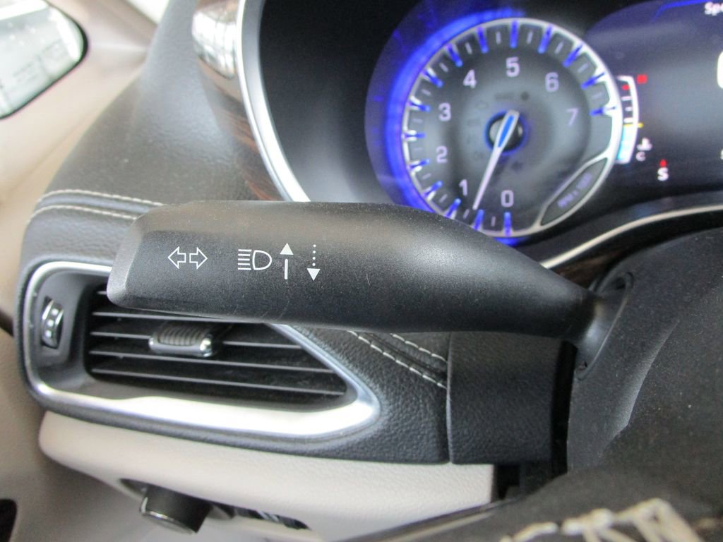 Used 2023 Chrysler Pacifica Limited image 37