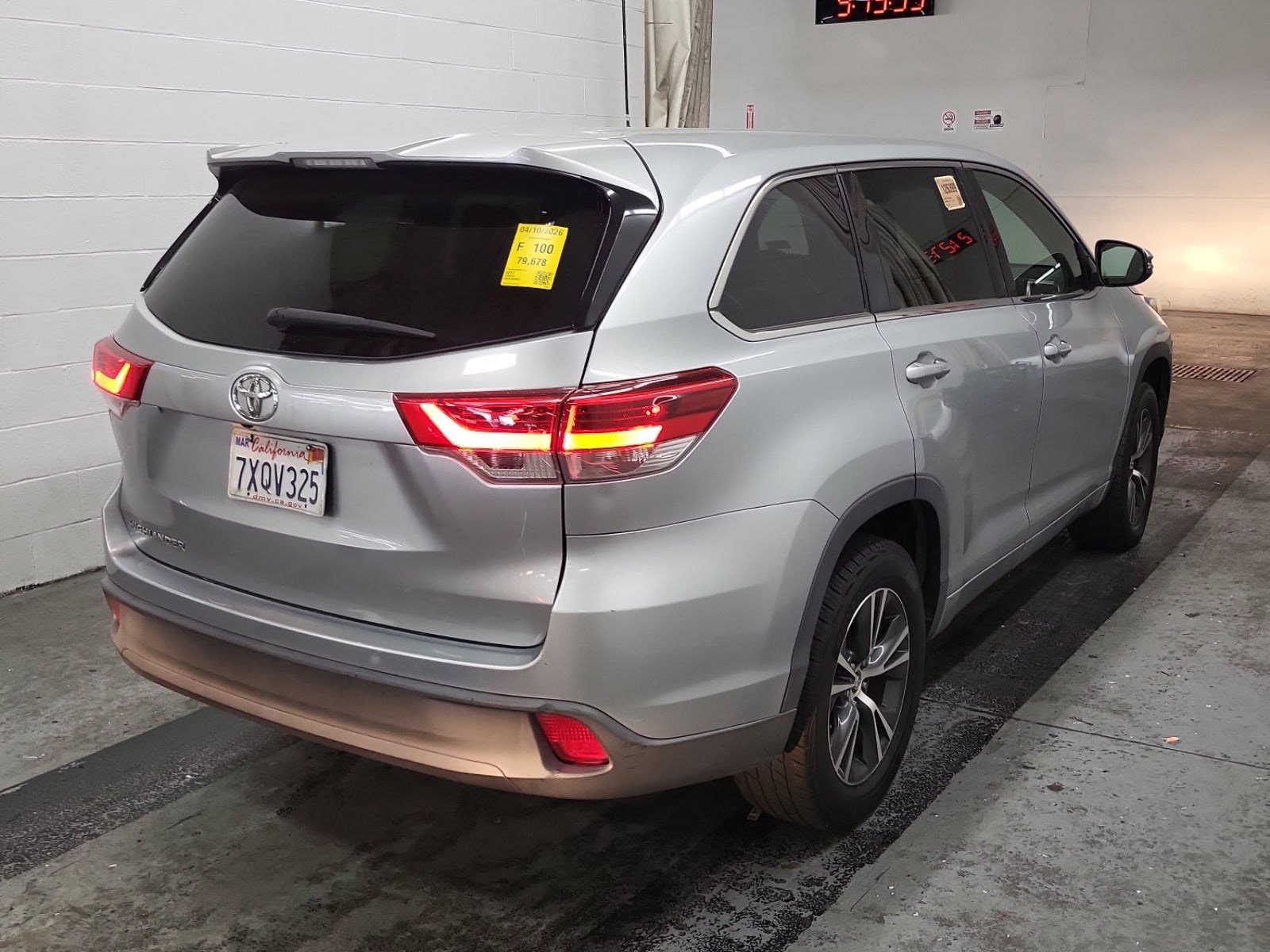 Used 2017 Toyota Highlander LE w/ Carpet Mat Package FWD image 6