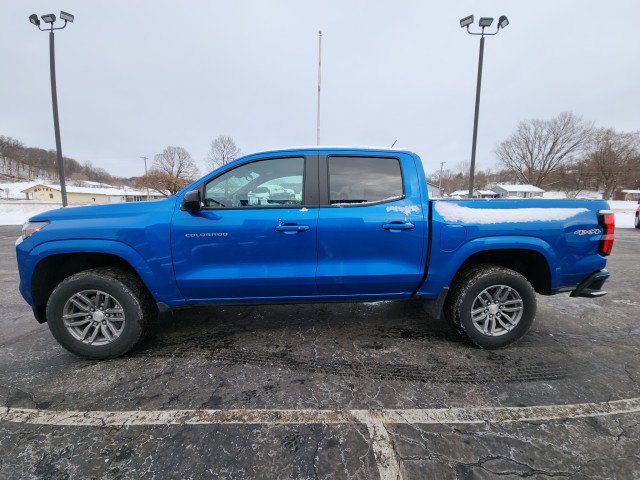Used 2024 Chevrolet Colorado LT w/ LT Convenience Package II image 2