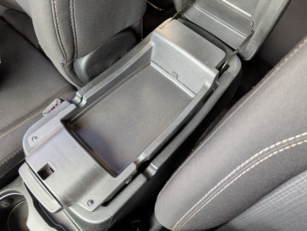 Used 2016 Jeep Cherokee Latitude w/ Cold Weather Group image 34