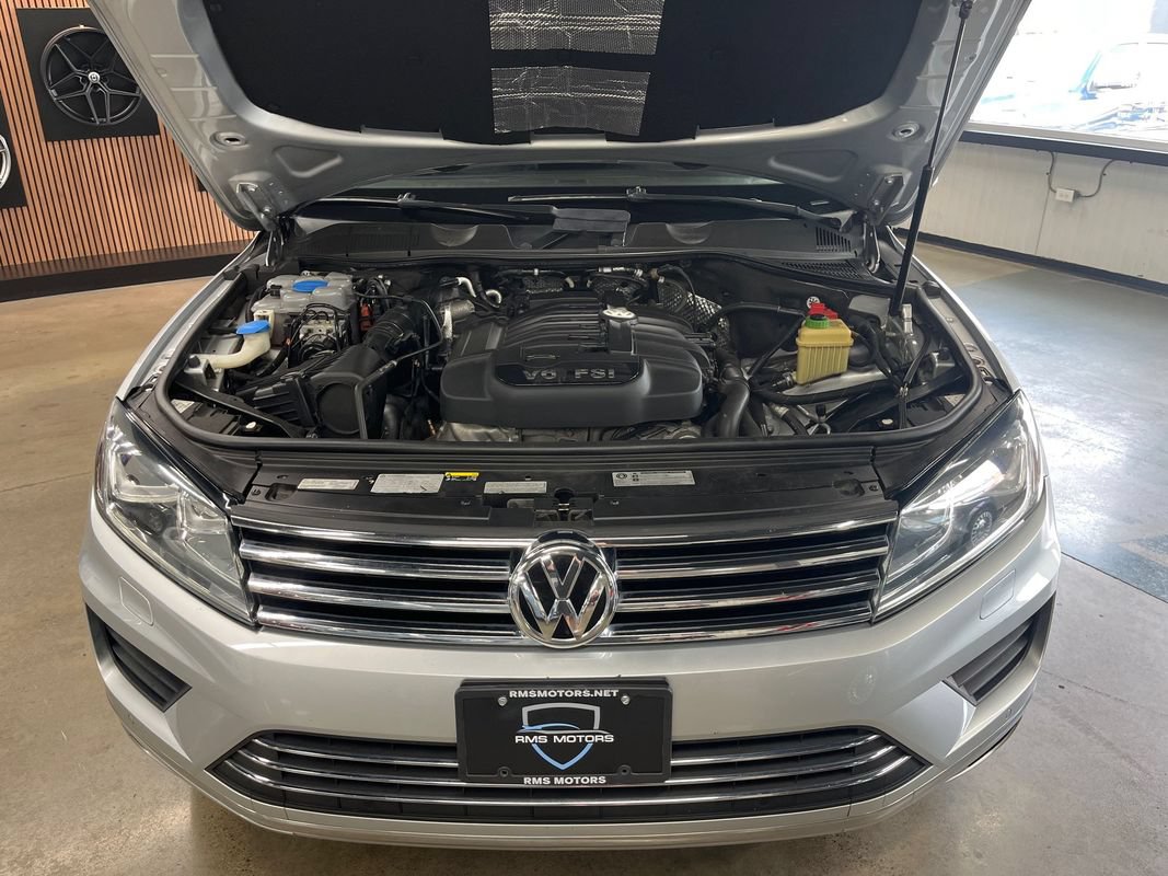 Used 2017 Volkswagen Touareg Wolfsburg Edition AWD/4WD image 57